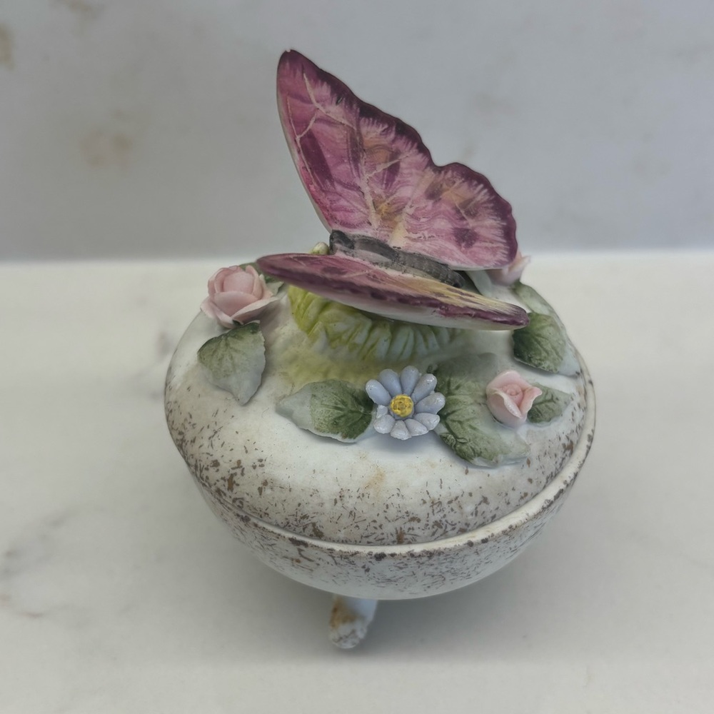 Vintage Lefton Bisque Porcelain Decorative Butterfly Trinket Box 3D - Picture 3 of 8